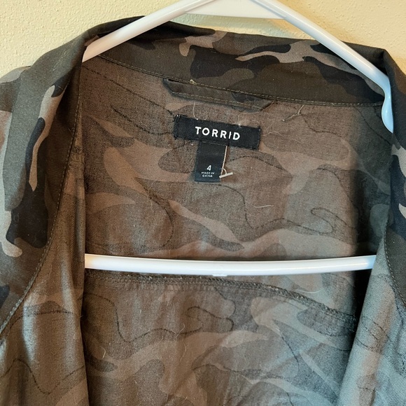 Torrid Camo Twill Anorak Button Down Utility Jacket Size 4 - Picture 4 of 10